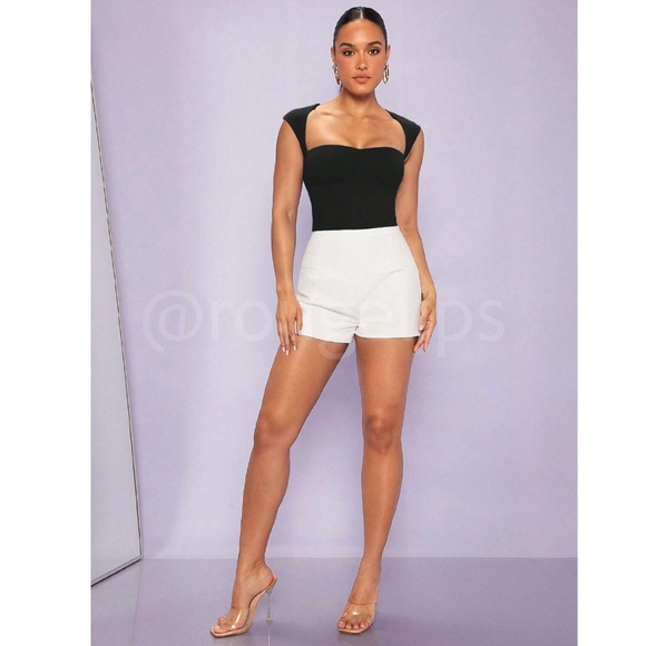 Black Slim Fit CROP Top Sweetheart Décolleté Neckline Thick and Stretchy - Picture 4 of 8